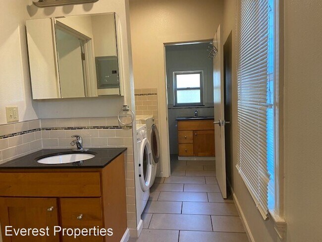 Building Photo - 6 br, 2 bath House - 2432 Milvia St.