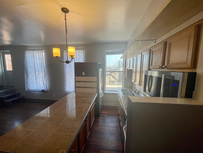 Photo - 1368 W Evergreen Ave Apartment