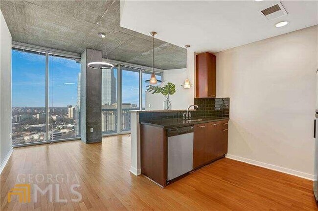 Foto del edificio - 3324 Peachtree Rd NE