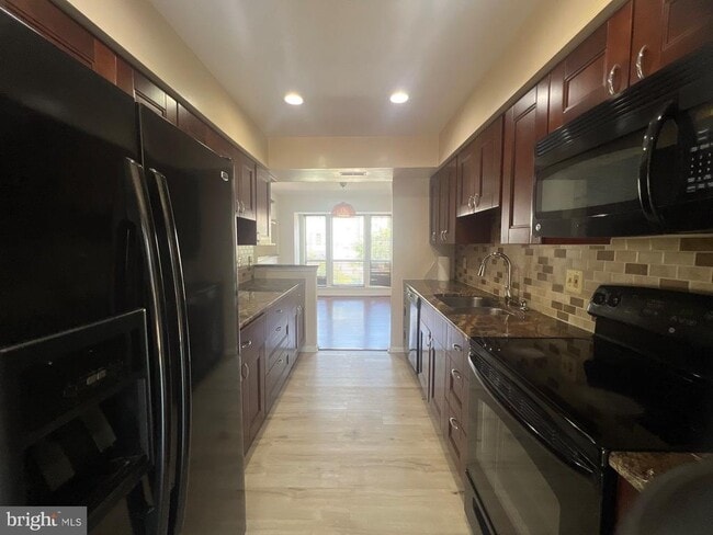 Building Photo - 7712 Chatfield Ln