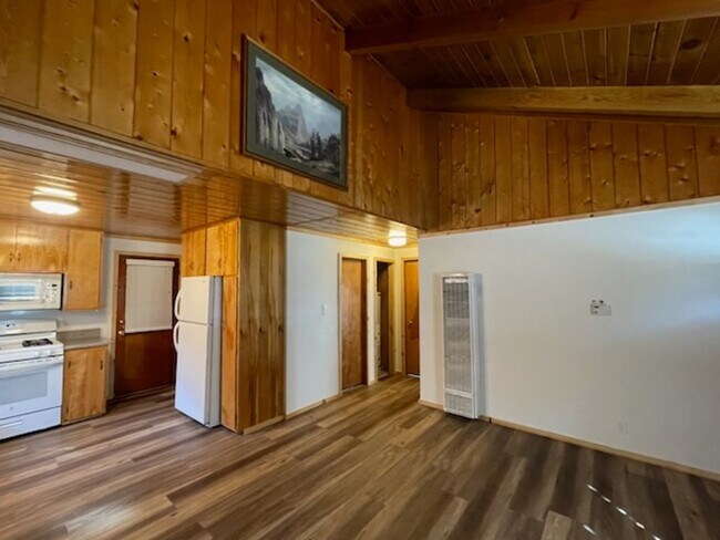 Building Photo - 609 Elysian Blvd