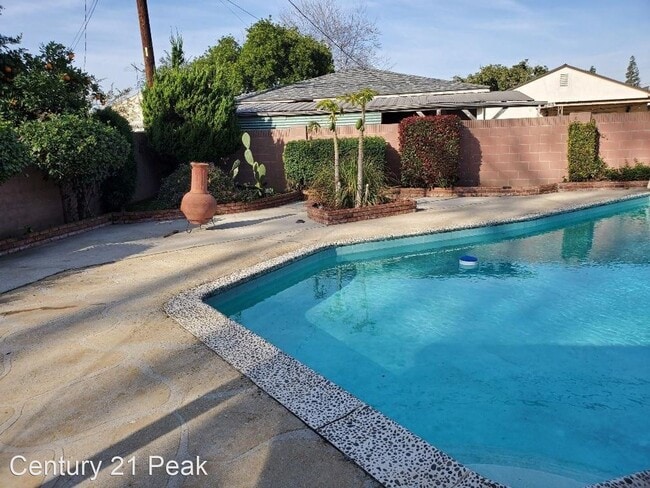 Building Photo - 2 br, 1 bath House - 9521 Orizaba Ave