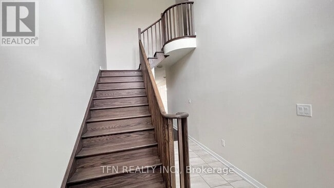 Building Photo - 71 Sundin Dr