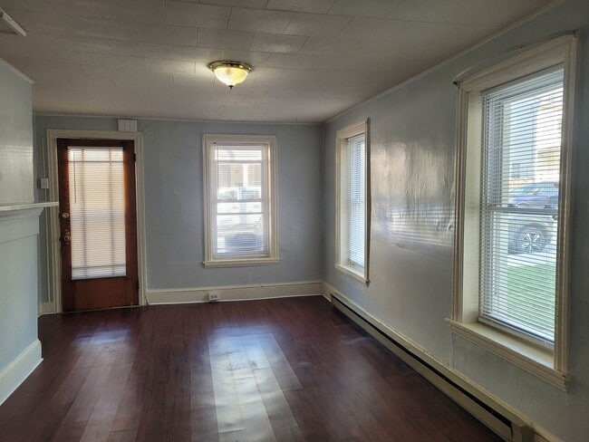 Building Photo - 122 N Penn St
