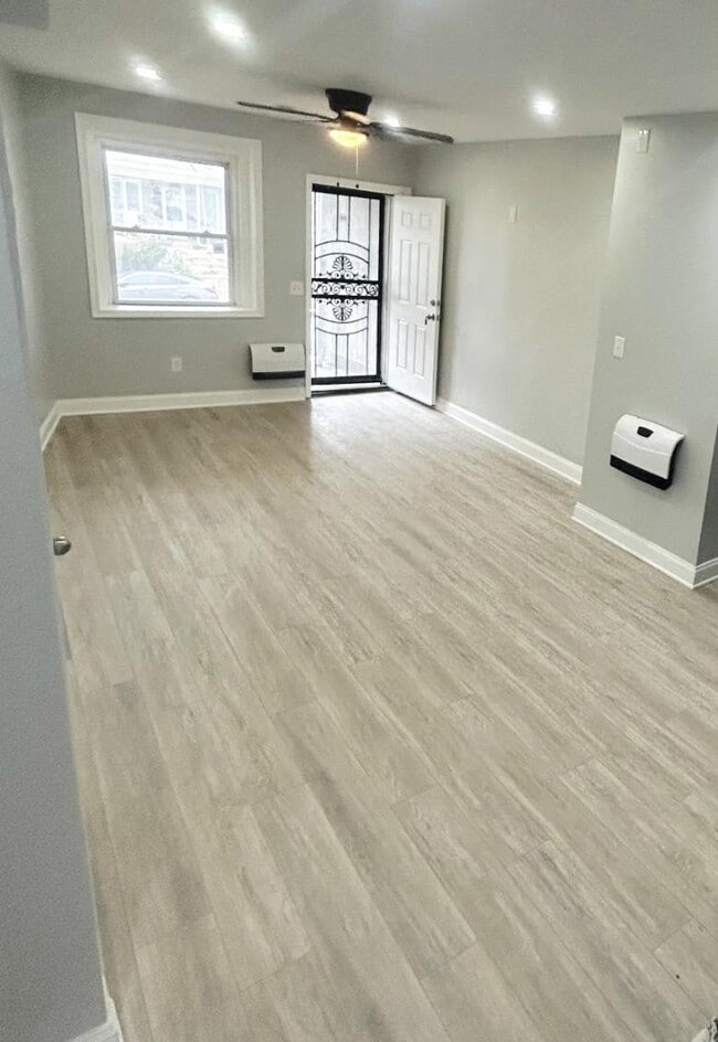 Building Photo - 4749 Bingham St