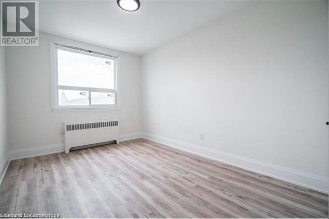 Building Photo - 611 Concession St