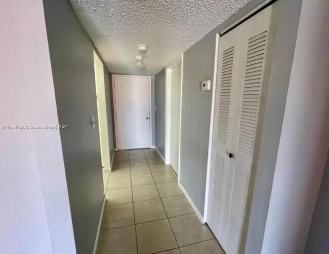 Foto del edificio - 1800 W 54th St