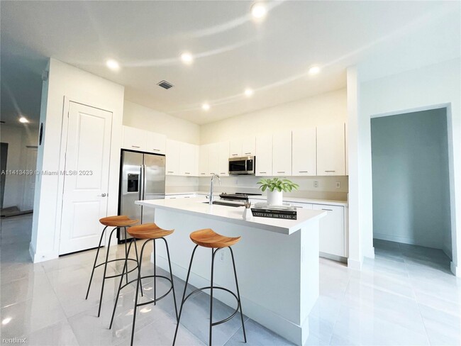 Building Photo - 5 br, 4.5 bath House - 17510 SW 46th St