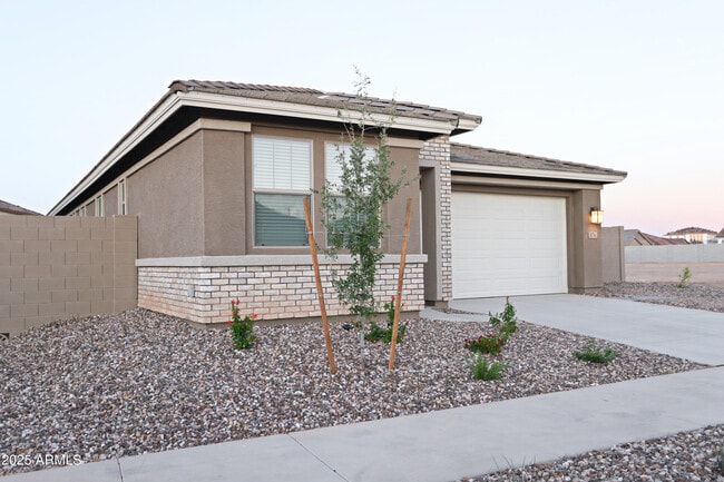 Foto del edificio - 976 W Finch Dr