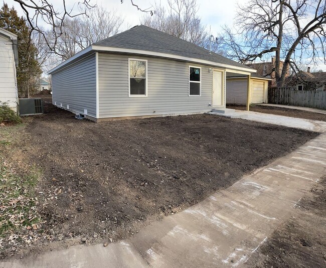 Building Photo - Brand New 3 Bedroom 2 Bath House Available...