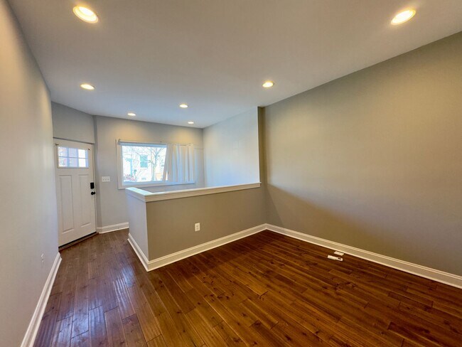 Building Photo - Hudson St 3001