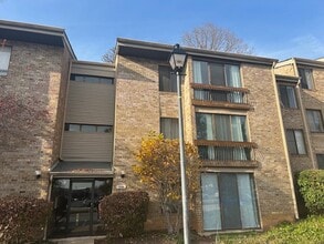 Building Photo - 10596 Twin Rivers Rd