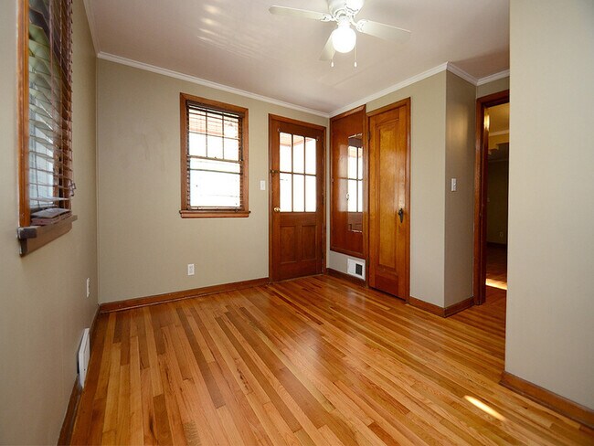 Building Photo - 5806 Corby St