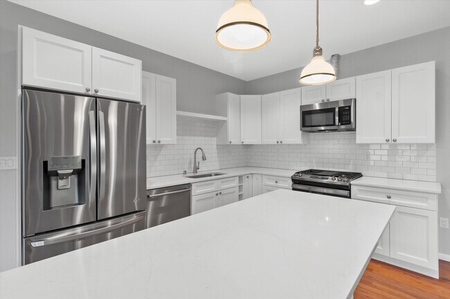 Foto del edificio - 1697 N Marshall St