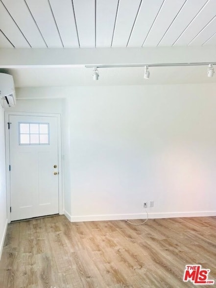 Foto del edificio - 421 E Chevy Chase Dr