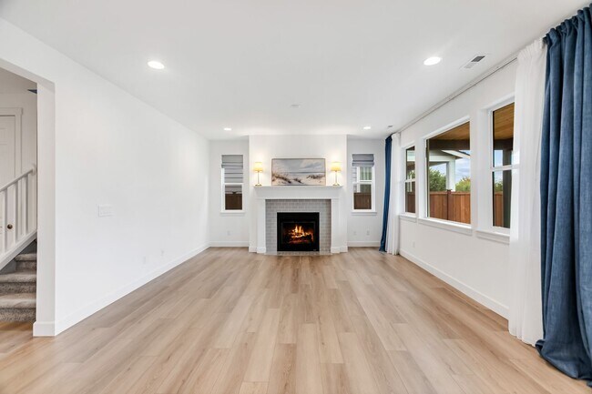 Foto del edificio - Spacious Two-Story in Port Orchard