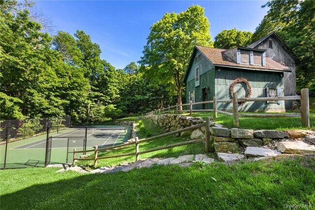 Foto del edificio - 31 Kittredge Dr