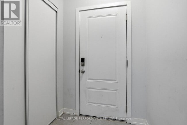 Building Photo - 57 Dashing Private