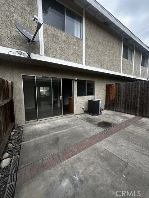 Building Photo - 15218 Shadybend Dr