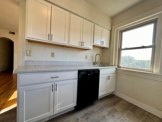 3HAB, 1BA - 1,100 ft² - Cocina - 5521 Wilkins Ave