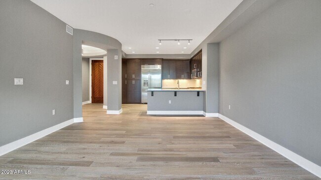 Building Photo - 4803 N Woodmere Fairway