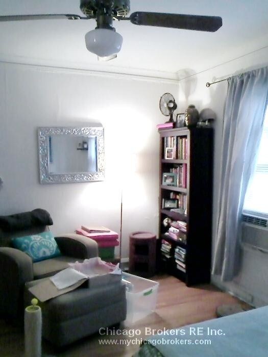 Foto del edificio - 927 W Oakdale Ave