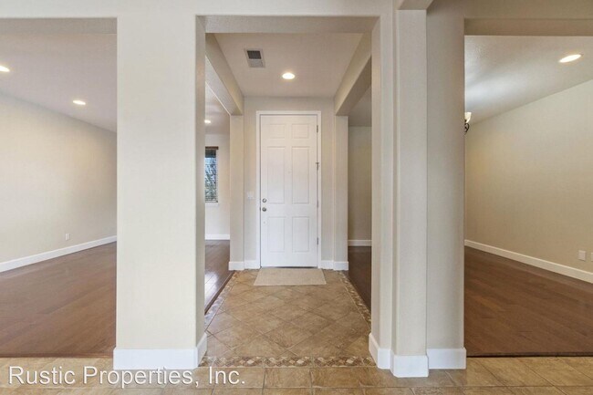 Building Photo - 4 br, 2.5 bath House - 70 Riverside Dr.