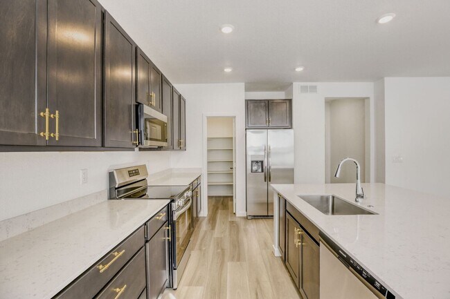 Foto del edificio - 3 Bedroom 3 Bath Home in Thornton Available Now!!