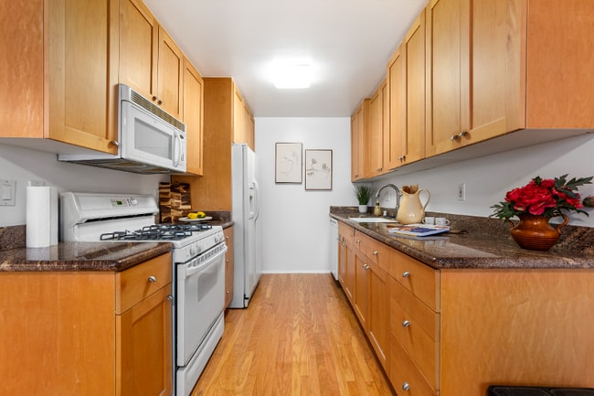 Building Photo - 1926 Glendon Ave