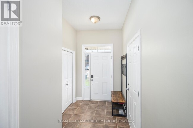 Building Photo - 1431 Comfrey Cres