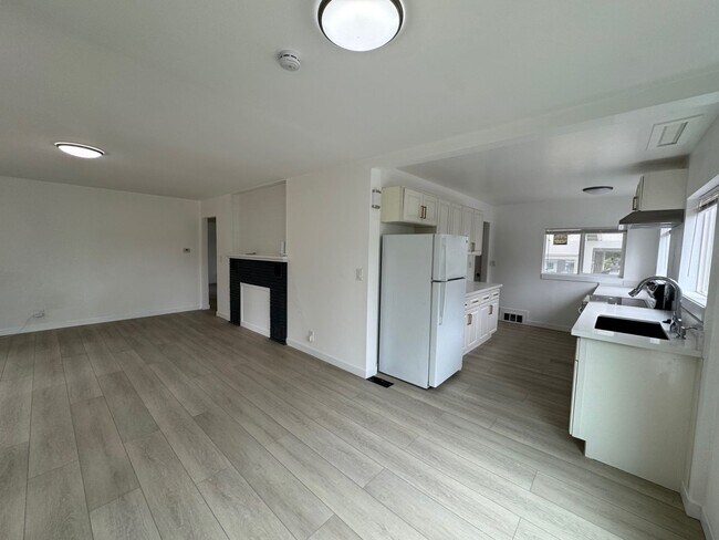 Foto del edificio - Newly renovated 4 bed 1 bath home in Burien