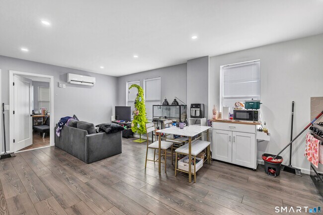 Foto del edificio - 1472 Baldwin St