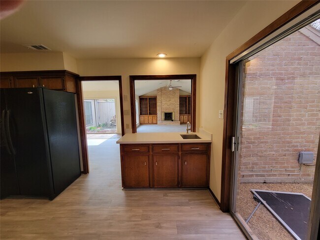 Foto del edificio - 406 Fox Briar Ln