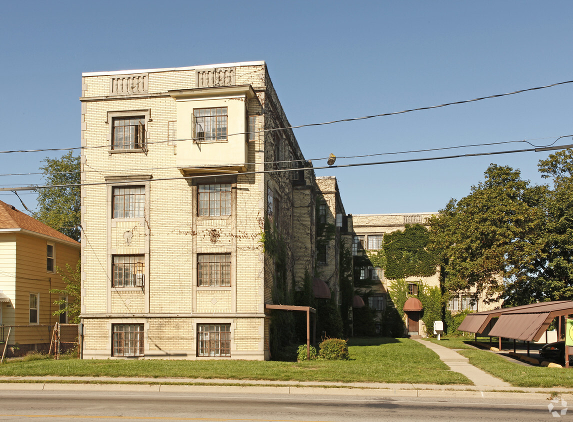 Building Photo - Brown Street Apartments