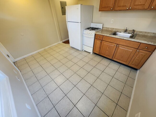 Foto del edificio - 2 Bed 1 Bath Apartment In Loch Sheldrake