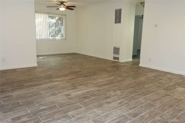 Foto del edificio - 111 N Calle Seville