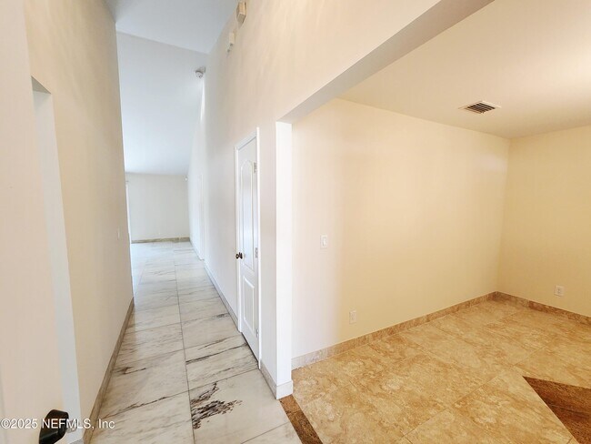 Foto del edificio - 6504 Crimson Leaf Ln