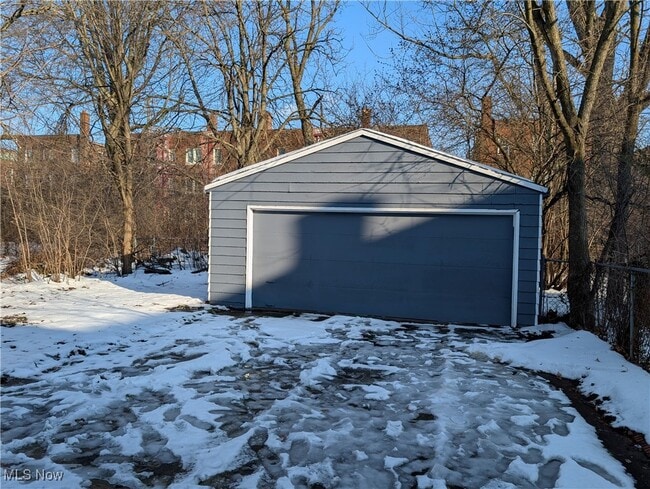 Building Photo - 2939 E 130th St