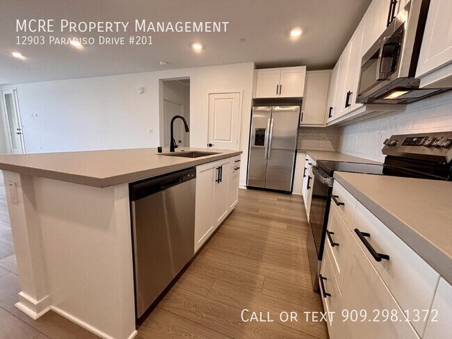 Building Photo - 12903 Paradiso Dr