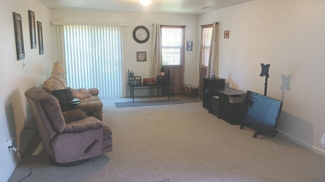 Building Photo - 1508 Redwood St