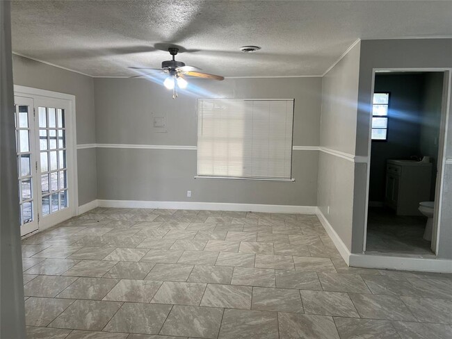 Building Photo - 1704 Laurel Oaks Dr