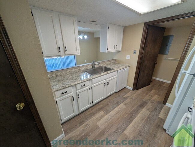 Foto del edificio - 16510 W 141st St