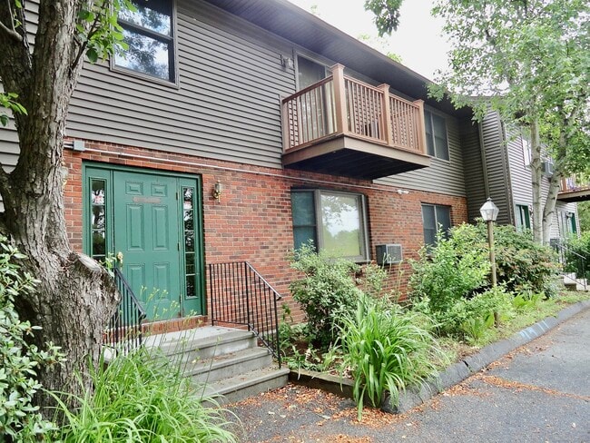 Building Photo - 616 Migeon Ave