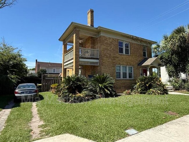Building Photo - 501 Maupas Ave