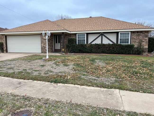 Building Photo - 4711 Lois Ln
