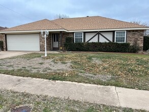 Building Photo - 4711 Lois Ln