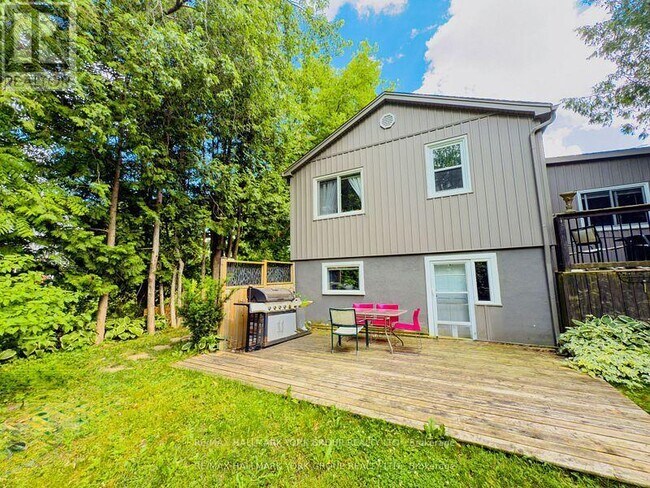 Photo du bâtiment - 6072 Hillsdale Dr