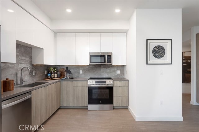 Building Photo - 551 S Harbor Blvd