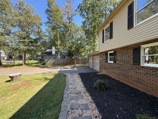 Building Photo - 11204 Wilderness Park Dr