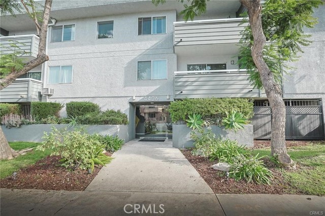 Building Photo - 4406 Cahuenga Blvd